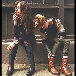 FRYE Veronica Shortie Slouch in Brown 7M